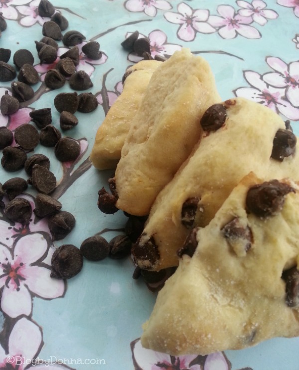 Chocolate Scones Recipe for Valentine's Day via Blog by Donna https://blogbydonna.com