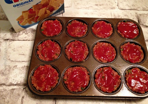 Scoop Meatloaf mixture into muffin pan