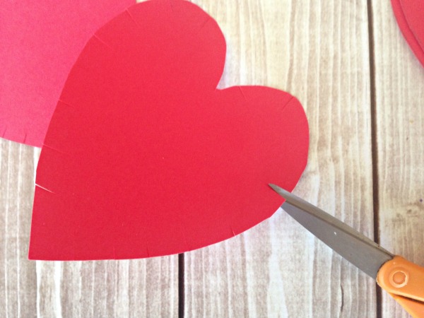 String HEART Craft Tutorial 3 Cut little snips on heart