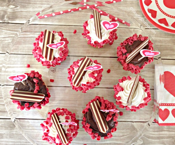 Valentine's Day Party Cupcakes for V-Day Party #CapriSunParties #collectivebias