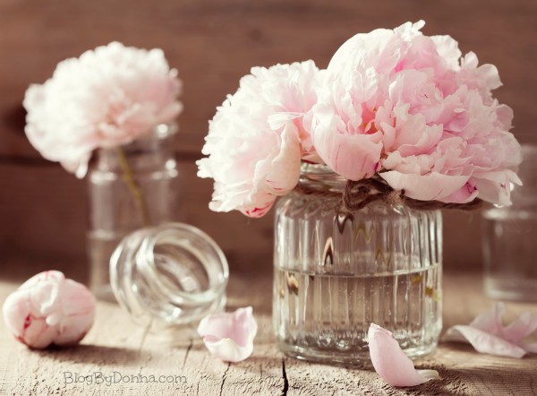 Ways to save money on your wedding flowers.